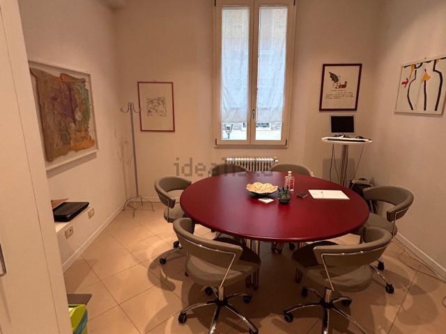 Ufficio in vendita di 125 m² in Via d&apos Azeglio, 1