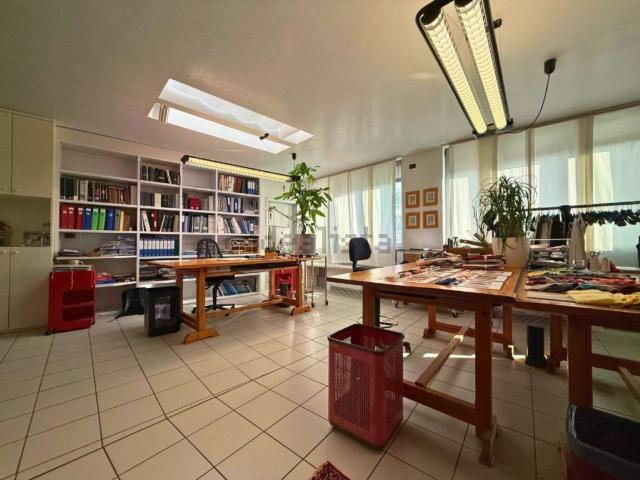 Ufficio in vendita di 125 m² in Via Daniele Monterumici
