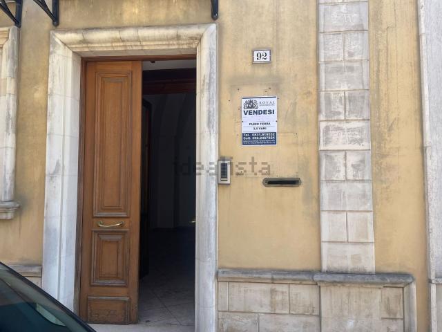 Ufficio in vendita di 126 m² in Via Poerio Carlo, 92