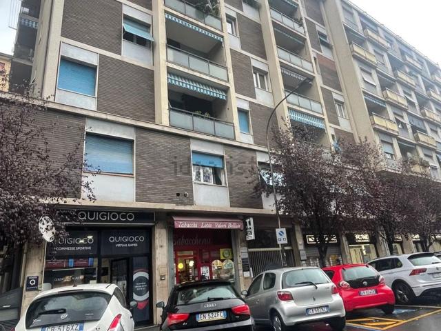 Ufficio in vendita di 127 m² in Via PASCOLI, 44