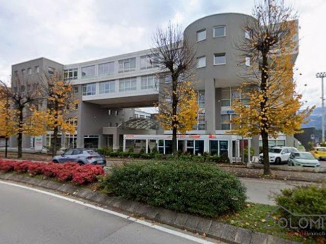 Ufficio in vendita di 128 m² in Via Vittorio Veneto, 158