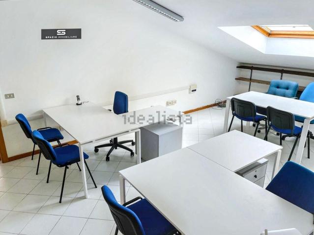 Ufficio in vendita di 129 m² in Via Cesare Battisti, 50