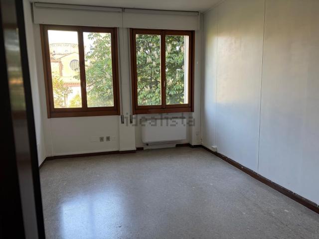 Ufficio in vendita di 120 m²