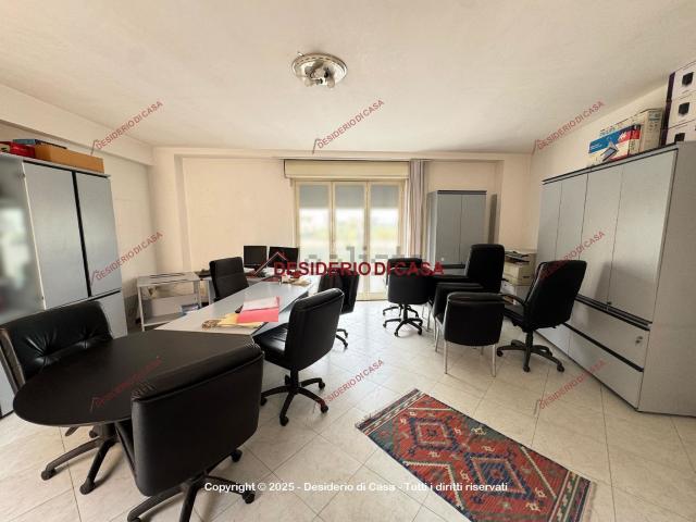 Ufficio in vendita di 120 m² in Via Marsala, 275
