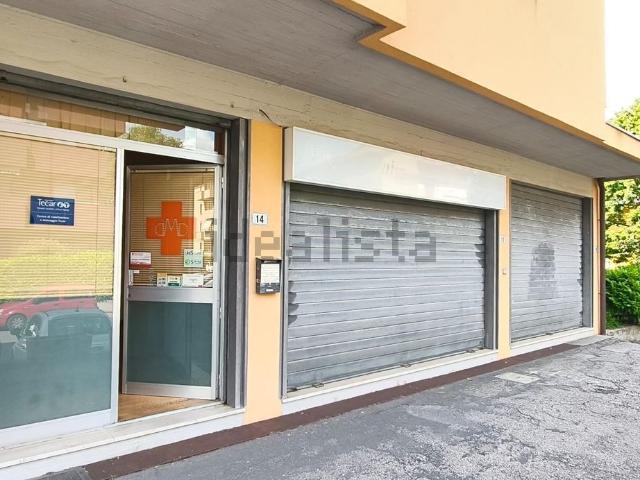 Ufficio in vendita di 120 m² in Via Bergonzoni G 14