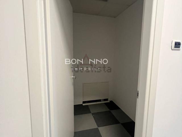 Ufficio in vendita di 120 m² in Via del Lavoro, 16