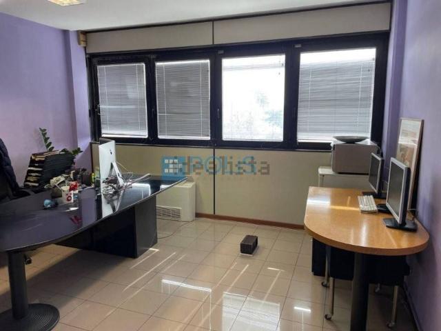 Ufficio in vendita di 120 m² in Via delle Industrie