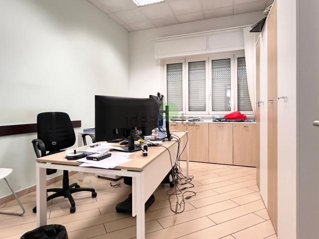 Ufficio in vendita di 120 m² in Via L. da Vinci, 35
