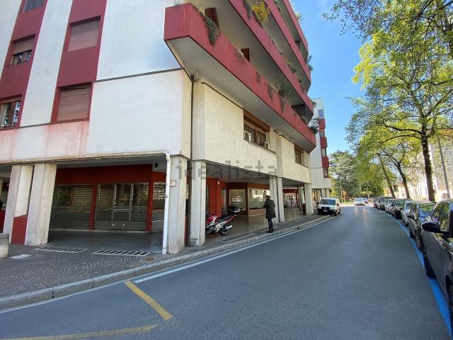 Ufficio in vendita di 120 m² in Viale Ungheria