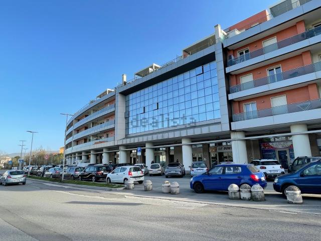 Ufficio in vendita di 122 m² in Via C. B. Cavour, 48