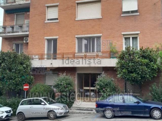 Ufficio in vendita di 122 m² in Via Carlo Crivelli, 6