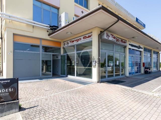 Ufficio in vendita di 123 m² in Via Corfù, 44