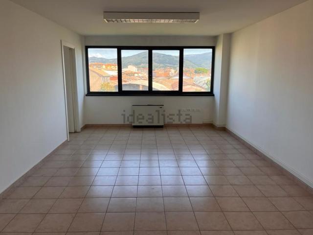 Ufficio in vendita di 123 m² in Via Fabio Filzi