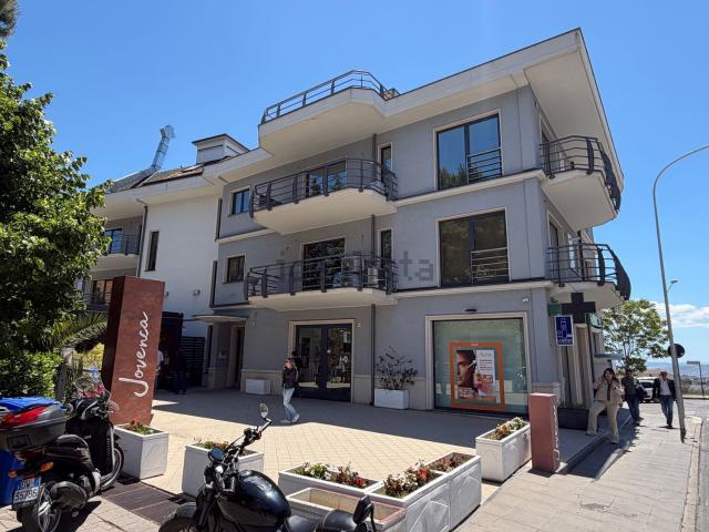 Ufficio in vendita di 123 m² in Via fra Giarratana, 104