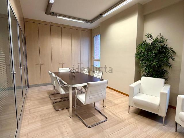 Ufficio in vendita di 134 m² in Via Danubio