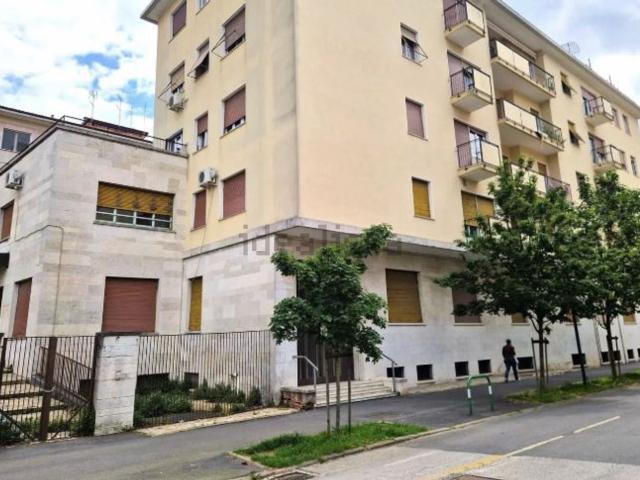 Ufficio in vendita di 1355 m² in Viale Trieste, 18