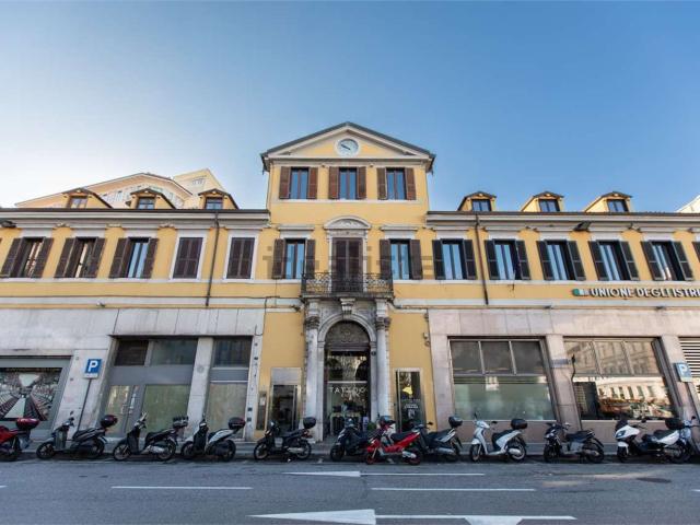 Ufficio in vendita di 135 m² in Piazza Carlo Goldoni, 1