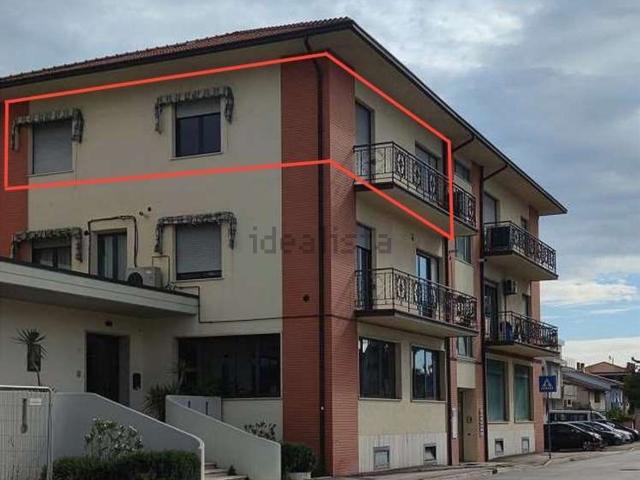 Ufficio in vendita di 135 m² in Via Martiri di Belfiore, 107