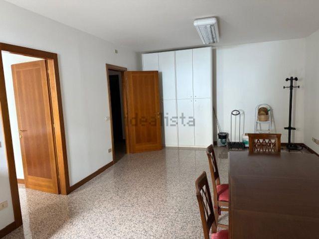 Ufficio in vendita di 135 m² in Via Cavour, 1