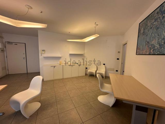 Ufficio in vendita di 135 m² in Via Ferruccio Guidi, 15