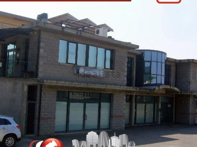 Ufficio in vendita di 135 m² in Via Fratelli Cervi
