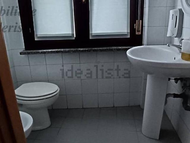 Ufficio in vendita di 135 m² in Via Gino Moretti, 73