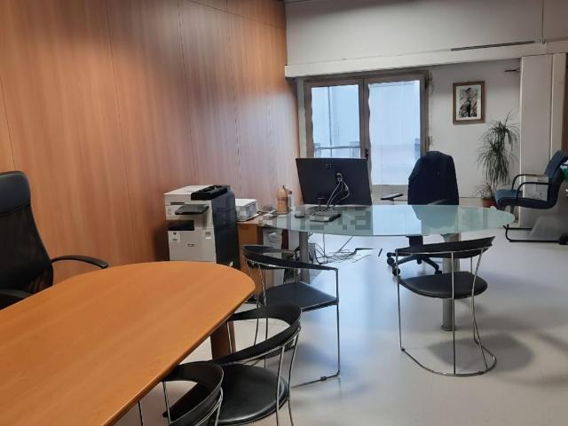 Ufficio in vendita di 135 m² in Via Pecorina, 81