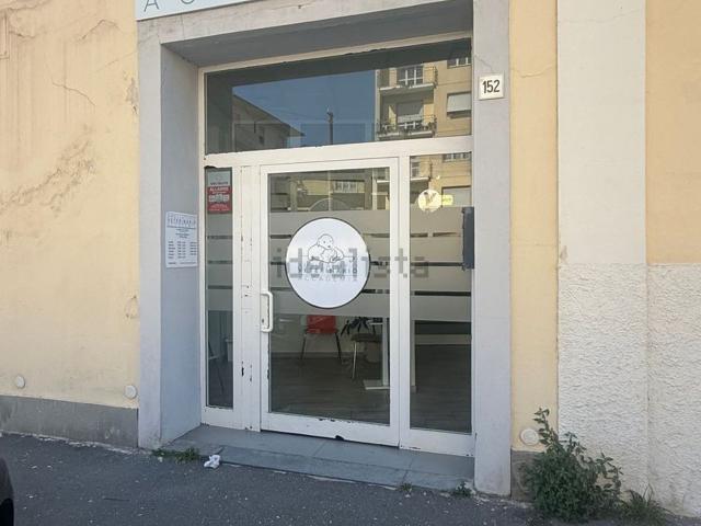Ufficio in vendita di 135 m² in Via San Jacopo In Acquaviva, 152
