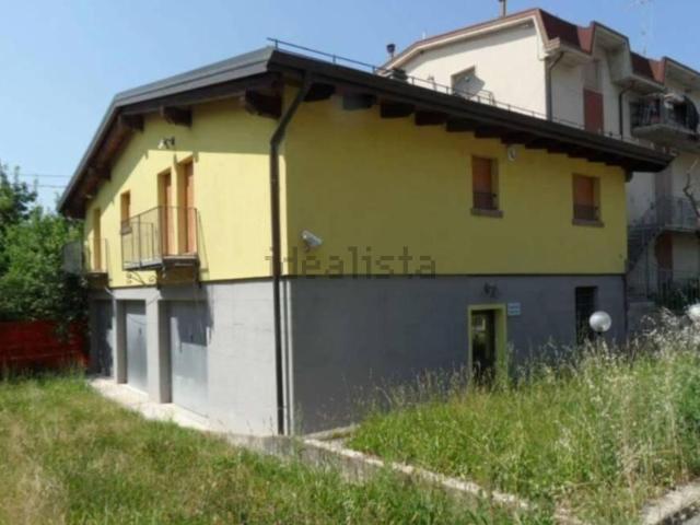 Ufficio in vendita di 136 m² in Via Filippo Turati, 3