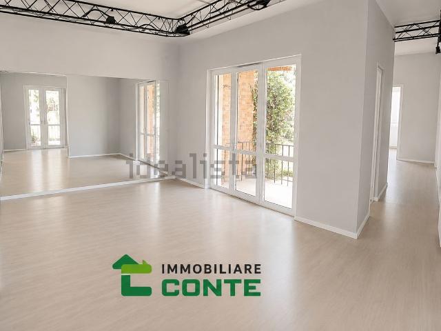 Ufficio in vendita di 137 m² in Via G. Bonaguro