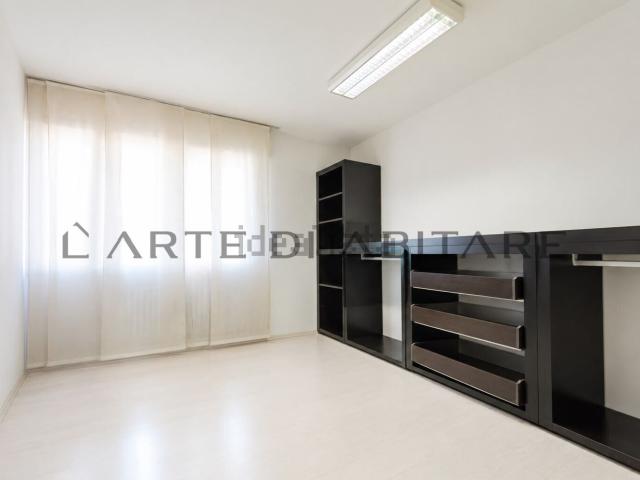 Ufficio in vendita di 138 m² in Via Giuseppe Parini