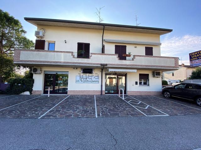 Ufficio in vendita di 139 m² in Via Aguta, 134