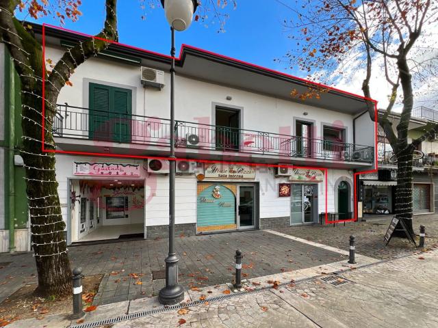Ufficio in vendita di 139 m² in Viale Edoardo Minieri, 214