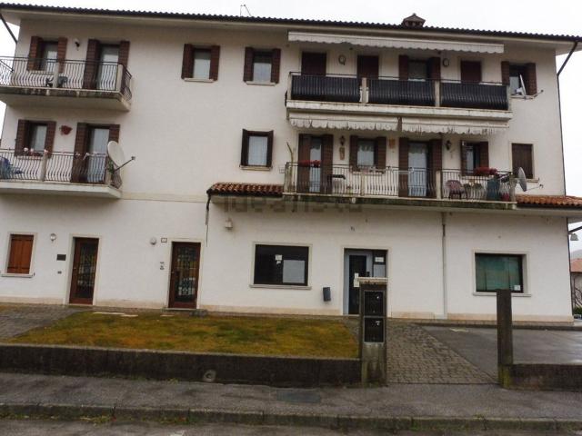 Ufficio in vendita di 130 m² in Via Moirans En Montaigne, 25