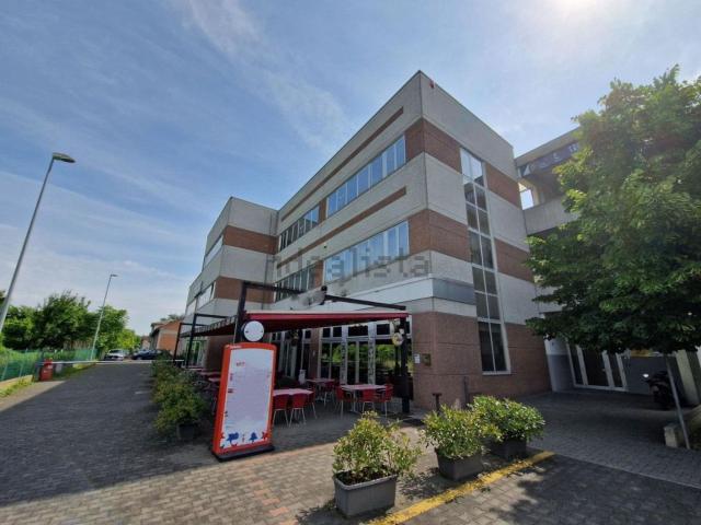 Ufficio in vendita di 130 m² in Via Costanzo II, 47122
