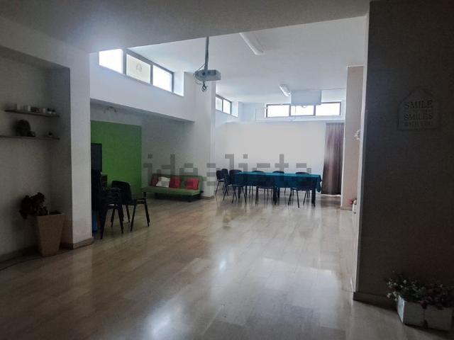 Ufficio in vendita di 130 m² in Via Dante Alighieri
