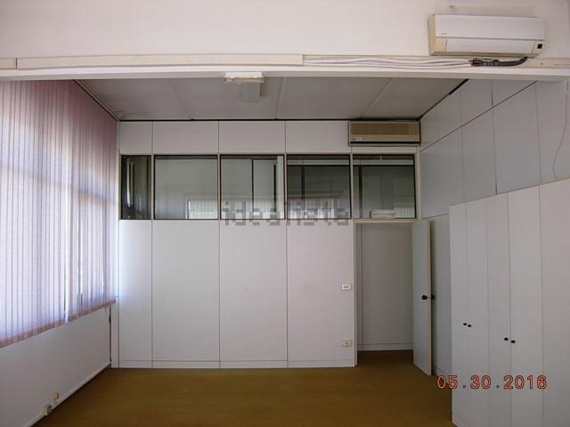 Ufficio in vendita di 130 m² in Via degli Abeti