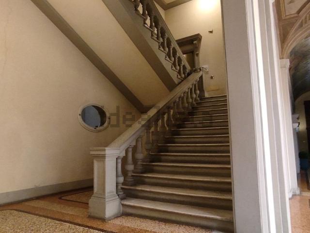 Ufficio in vendita di 130 m² in Via Galliera
