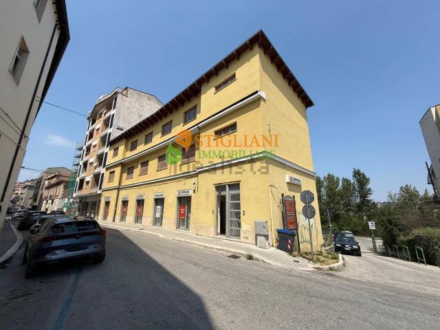 Ufficio in vendita di 130 m² in Via Giuseppe Garibaldi