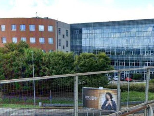 Ufficio in vendita di 1314 m² in Via Vecchia Ferriera, 4