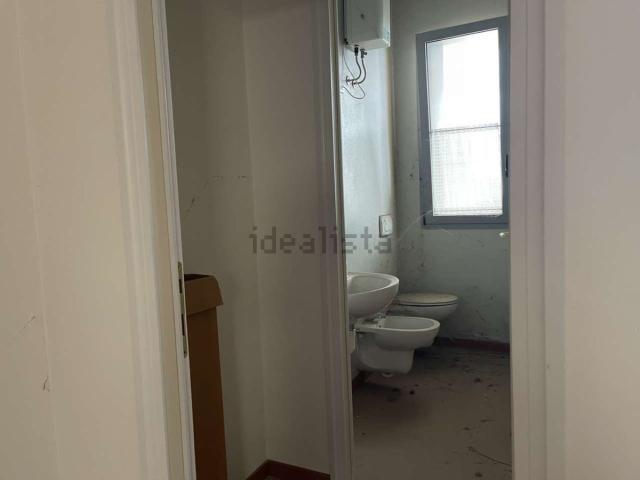 Ufficio in vendita di 1459 m² in Via Amendola