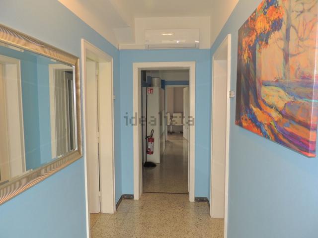 Ufficio in vendita di 147 m² in Via Dante, 8