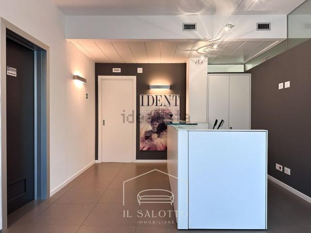 Ufficio in vendita di 147 m² in Viale Asiago, 113