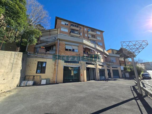 Ufficio in vendita di 147 m² in Viale XXV Aprile, 35