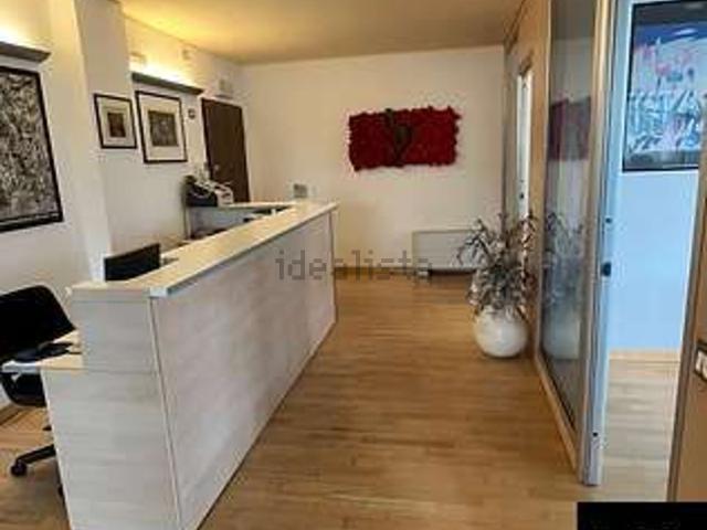 Ufficio in vendita di 148 m²