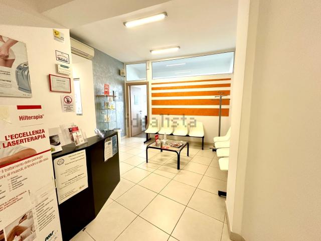 Ufficio in vendita di 140 m²
