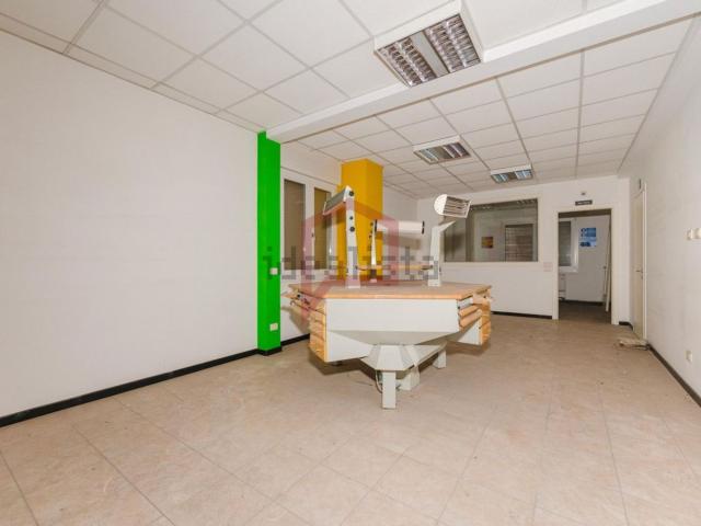 Ufficio in vendita di 140 m² in Piazza Marconi