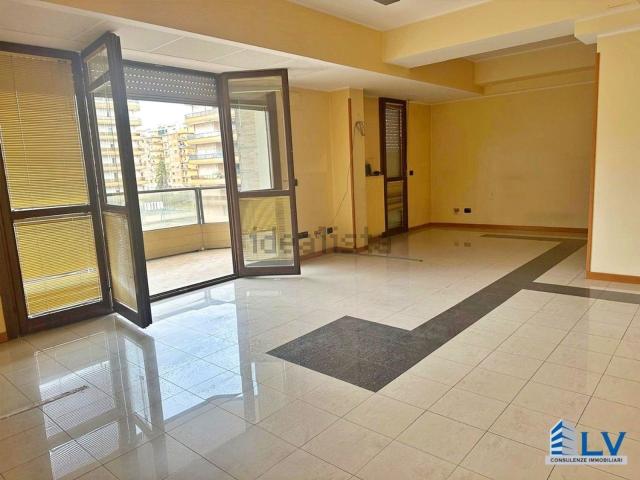 Ufficio in vendita di 140 m² in Via Marcello Mastroianni, 14