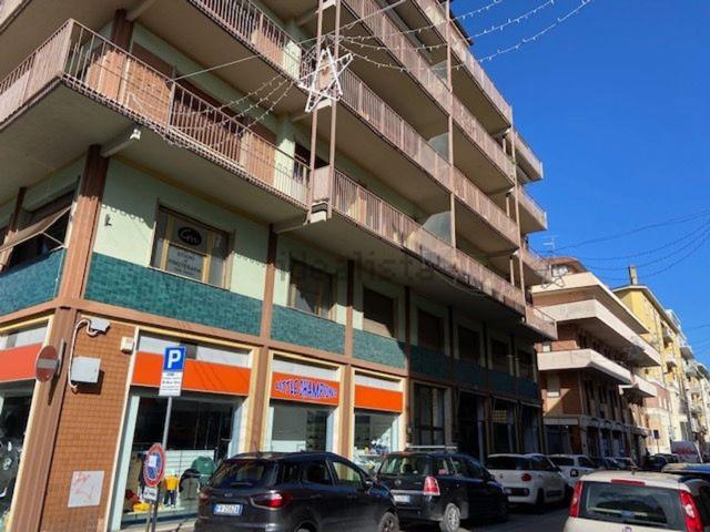Ufficio in vendita di 140 m² in Via Margaritone, 3