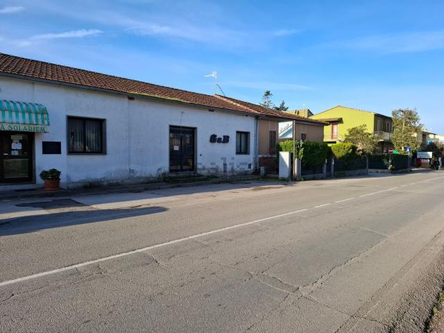 Ufficio in vendita di 140 m² in Via Montemassi, 76